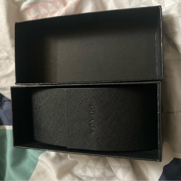 PRADA SUNGLASSES PROVIDED WITH CASE AND AUTHENTICATION CARD - Picture 2 of 7